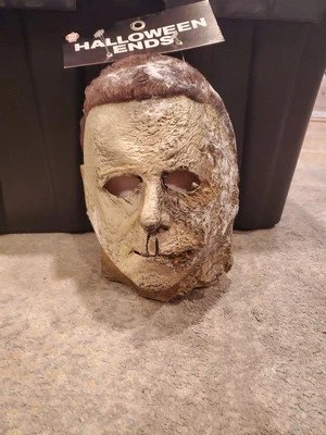 Trick or Treat Studio Mens Halloween Ends Movie Michael Myers Costume Latex Mask - Image 1 of 4