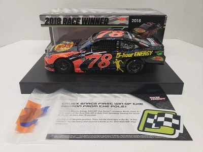 Martin Truex Jr 2018 Auto Club Win Bass Pro 1/24 NASCAR Diecast Foto 1 de 4