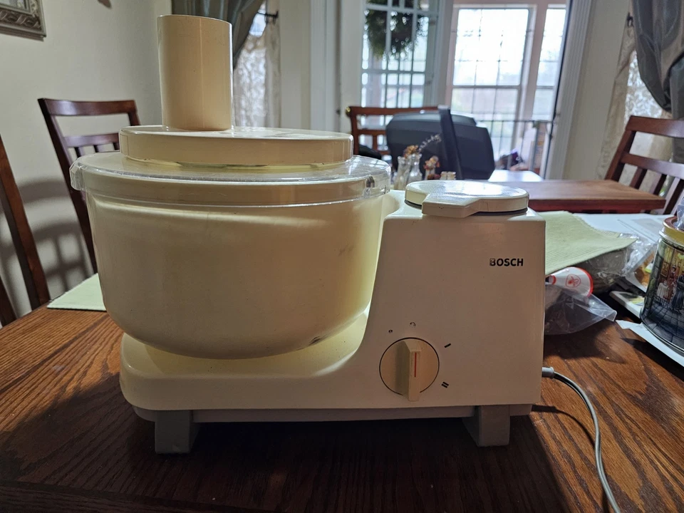 Bosch Universal Plus 6,5 Qt. Batedeira branca - Imagem 1 de 4