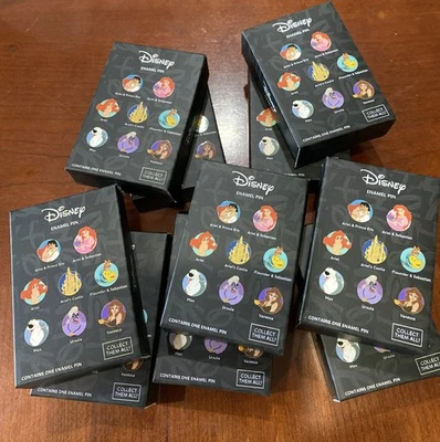 Disney La Sirenita Mini Micro Misterio Prendedor PALM 10 Caja Cajas Selladas Nuevo en Caja Foto 1 de 4