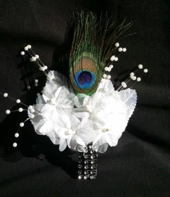 BOUTONNIERE de boda de pluma de pavo real, flor blanca, corsé, promoción, quinceañera, regalo Foto 1 de 4