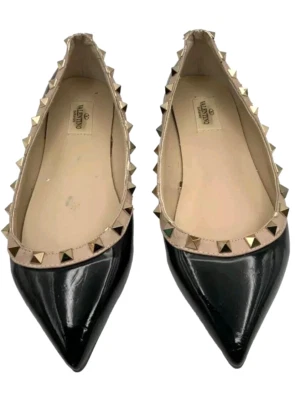 Zapatos planos VALENTINO Garavani con tachuelas negros Baige/ballet 37 UE 6,5 Foto 1 de 4