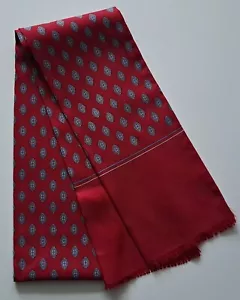 Vintage Men's 70s Skinny Fringed Red Geometric Patterned Scarf (35E) - Picture 1 of 2