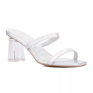 NWOB Olivia Miller Lovely Heel Sandal Sz 7 Silver Iridescent Double Strap - Picture 1 of 12