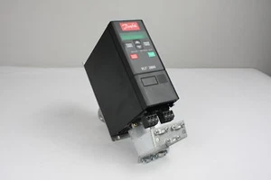 Inversor de velocidad variable Danfoss 195N1015 1,9 A 380-480 V usado - Imagen 1 de 6