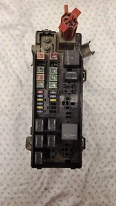 2003-2005 Chrysler PT Cruiser Engine Fuse Box Relay Junction OEM - Picture 1 of 6