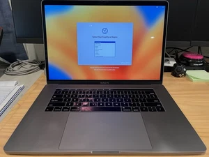 Apple MacBook Pro A1707 15-calowy ekran Intel Quad-Core i7 16GB 500GB srebrny 2017 - Zdjęcie 1 z 11