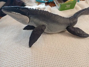 Jurassic World Fallen Kingdom Real Feel 28" Mosasaurus Dinosaur Missing Flipper - Picture 1 of 8