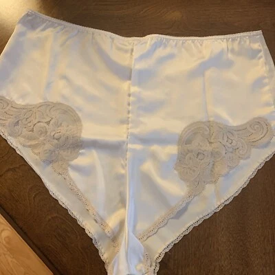 Bragas de satén Vanity Fair de colección aleteo champán marfil talla 6 con encaje - Leer Foto 1 de 4