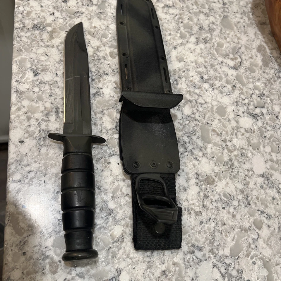 无品牌“不锈钢”橡胶手柄格斗刀带塑料鞘 — 第 1/4 张图片