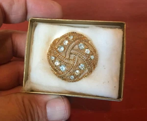 Vintage Avon Gold Tone Clear Rhinestone Weave Pattern Brooch Pin - Picture 1 of 8