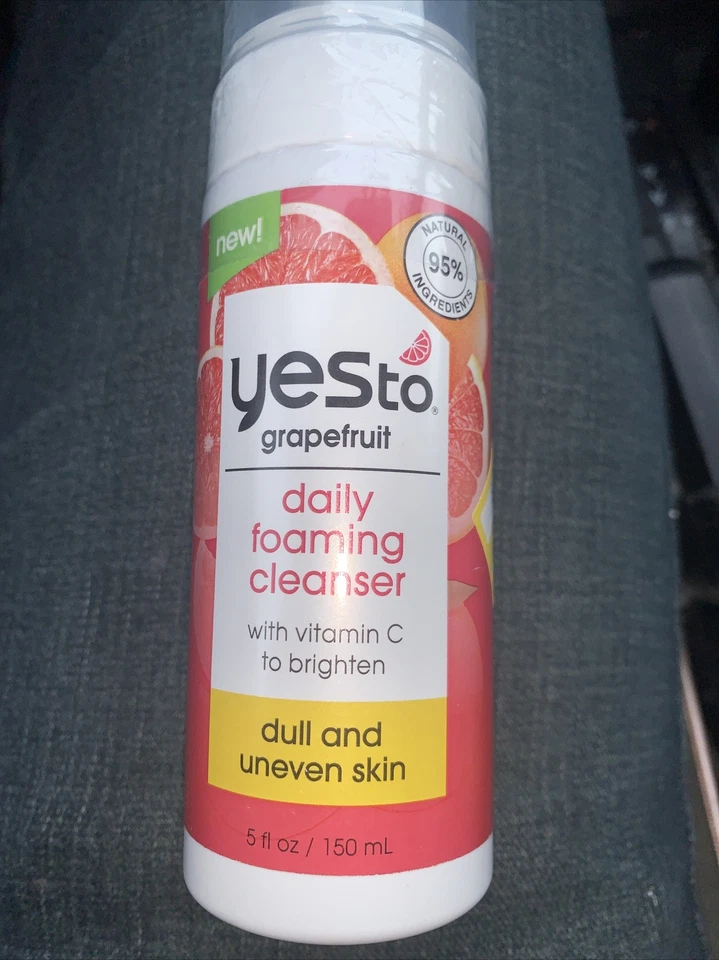 Limpiador en espuma diario YES TO Grapefruit con vitamina C para piel opaca desigual 5 fl oz Foto 1 de 1