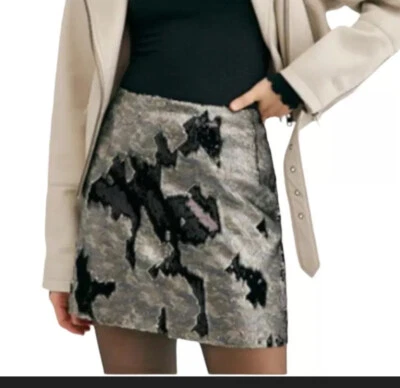 FREE PEOPLE зеленый камуфляж печать узкие блестки мини юбка | размер 4 новый с Ярлыками $128 - Изображение 1 из 4