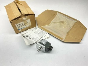 Dynapar H220010104203 Rotary Encoder - Picture 1 of 6