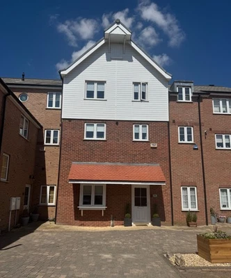 Fabulous Marina Town House - Unrivalled Views - Ideal Home or Holiday Home - Image 1 of 4