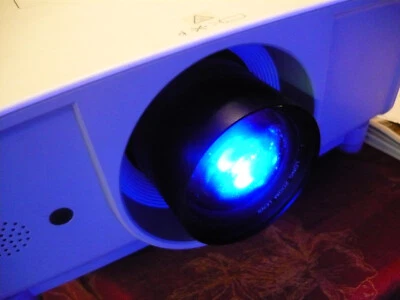 Beamer , Projektor Sanyo PLC XT20/L als Defekt reparaturbedürftig - Bild 1 von 4