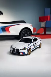 BMW Miniatur RC 3.0 CSL - Funkferngesteuertes Auto 1:24 USB-Aufladung, 2.4 GHz - Bild 1 von 13