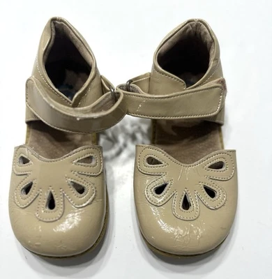 Zapatos Livie and Luca Niñas Talla 11 Crema Tostado Beige Pétalos Foto 1 de 3