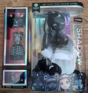 Rainbow High: Serie 1 Shadow High Shanelle Onyx Graustufen Modepuppe 12 Zoll - Bild 1 von 5