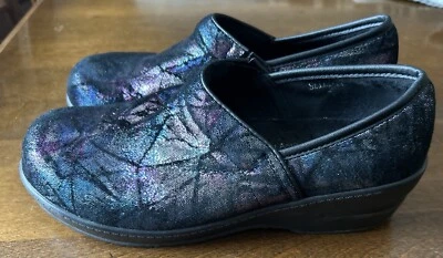 Zapatos zueco sin cordones Spring Step para mujer negros metálicos talla múltiple 8 Foto 1 de 4