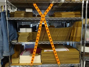 Halloween Skelett 43" Hosenträger orange schwarz Kostüm Totenkopf & gekreuzte Knochen Unisex - Bild 1 von 4