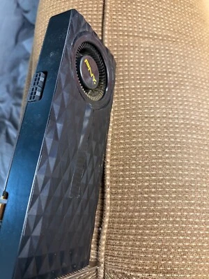 PNY GTX 970, NO INCLUYE CABLE / SOLO TARJETA Foto 1 de 2