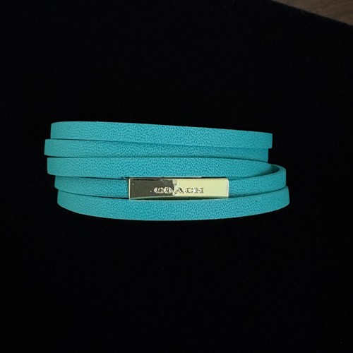 Bracciale Coach Classic 5 fili avvolgente in pelle con chiusura tono oro