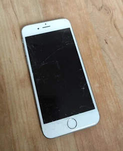 Apple iPhone 6 ( ModellA1586 ) 32 GB Spacegrau16 GB Spacegrau/weiß ( defekt.. ) - Bild 1 von 2