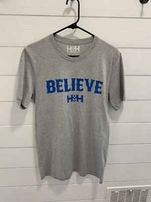 HDMH Believe 衬衫 - Marcus Stroman 品牌复古 MLB - 中号 - 耐克 — 第 1/4 张图片