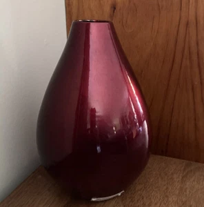 Deep Red Vase - Picture 1 of 3