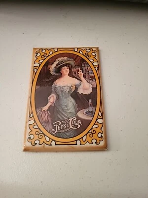  Cartera/mano vintage Pepsi Cola beige espejo de bolsillo Gibson niña 3" x 2" años 70 Foto 1 de 2