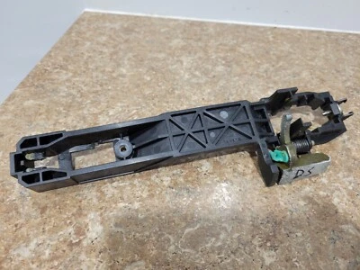 Soporte de manija de puerta delantera Subaru B9 Tribeca 2006 lado del conductor izquierdo Foto 1 de 2