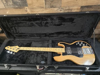 Bajo eléctrico Peavey T-40 con diapasón de arce vintage con HSC Foto 1 de 4