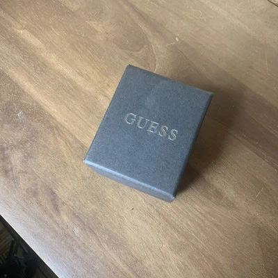 Guess часы для женщины 50 метров новый с ярлыком - Изображение 1 из 4