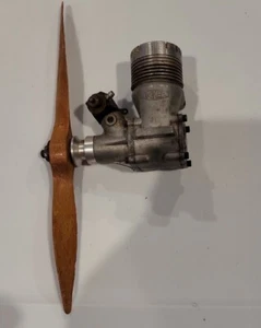 Vintage K&B 40 RC Model Airplane Engine With Prop - Picture 1 of 5