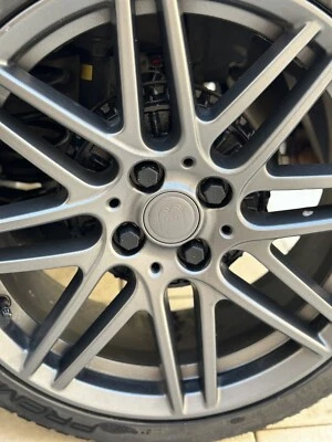 16 Coperchi Cover bulloni plastica Silicone Nera per dadi ruota auto Smart 453 - Immagine 1 di 3