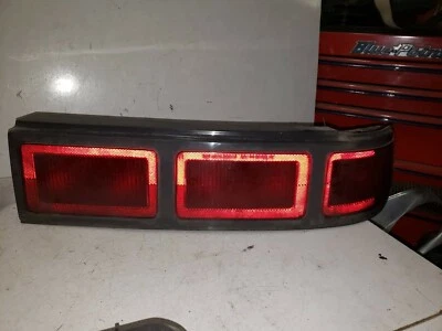 Chevrolet Lumina 1990 luz trasera lado derecho Foto 1 de 4