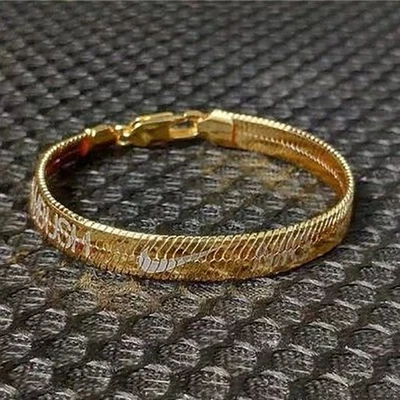 Brazalete de cadena hoja con dije de metal plata acero titanio marca compartida AMBUSH Foto 1 de 4