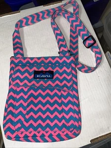 KAVU Crossbody Small Kid Bag Purse Hot Pink Blue Chevron Print 9"x7" Adjustable - Picture 1 of 4