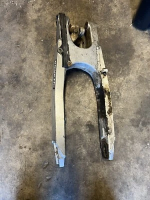 2001 SUZUKI RM125 RM250 OEM SWINGARM SWING ARM SUSPENSION Linkage - Image 1 of 4