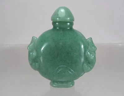 Garrafa de rapé jadeíta verde maçã esculpida chinesa, período Qianlong - Imagem 1 de 4