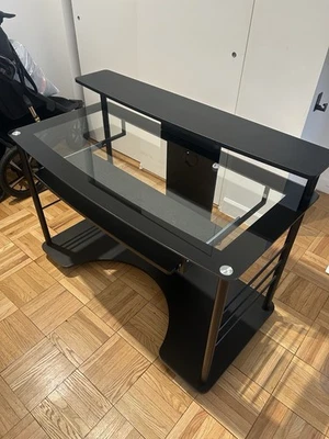Офисный стол из черного стекла - Изображение 1 из 4