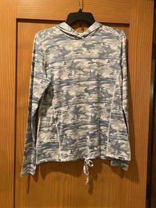 Salt Life Women's Blue Gray Camo SLX DRIFIT Performance Long Sleeve Hoodie NWT S - Picture 1 of 5