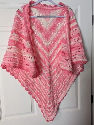 Mantón rosa patrón mariposa ganchillo a mano 57 x 35 Foto 1 de 2