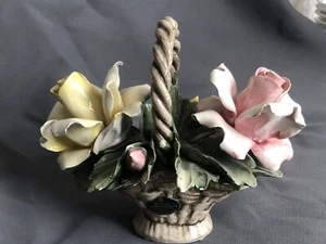 VTG Capodemonte Italy Flowers Basket Hand made Figural Multicolor Decorative - Imagen 1 de 6