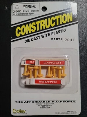 Boley 2037 HO Construction Danger Signs (Pack of 6) - Image 1 of 2
