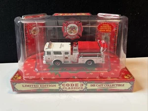 CODE 3 COLLECTIBLES #12356 2001 CHRISTMAS MACK CF PUMPER TRUCK LIMITED EDITION - Picture 1 of 13
