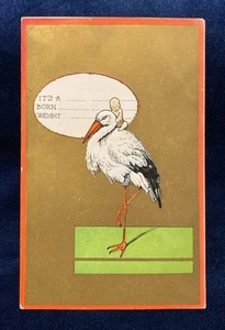 Anuncio de nacimiento CIGÜEÑA y BEBÉ oro en relieve ¡antigua postal vintage de los años 1910!! - Imagen 1 de 3