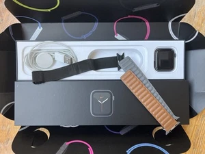 Apple Watch Series 5 Nike 40mm space grey aluminium - Zdjęcie 1 z 11