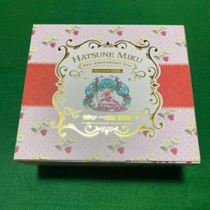 Nendoroid 1939 Miku Hatsune 15th Anniversary Ver. Figure Strawberry Dress Used - Picture 1 of 6